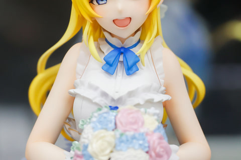 The blue ribbon around the neck stands out