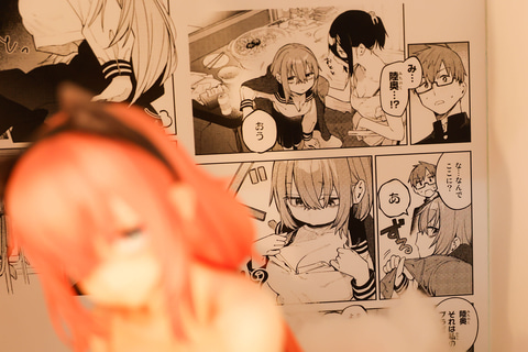 The inside of the box also has a frame from the manga printed on it.